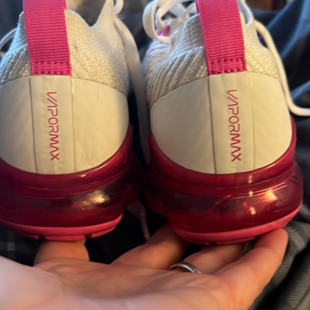 NIKE vapor max sneaker ☀️hot pink accents☀️